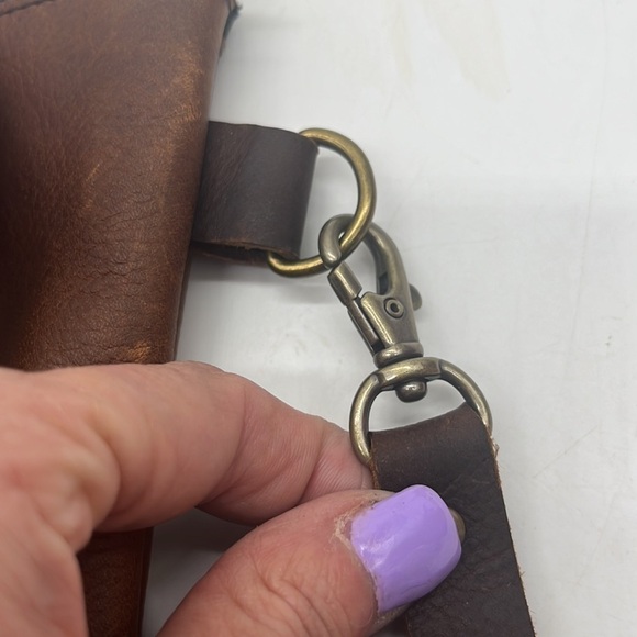 Superior Bound Brown Leather Crossbody Bag. BRN3599C - Picture 9 of 14